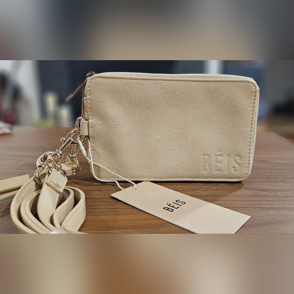 NWT BEIS  Wristlet/Crossbody Wallet